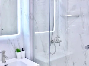 Апартаменты с бассейном у моря