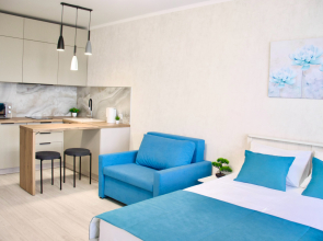 Апартаменты с бассейном у моря