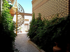 Отель Sasha & Son