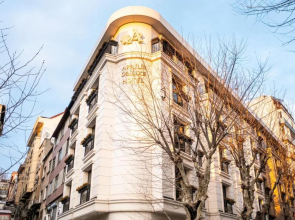 Aprilis Deluxe Hotel