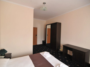 Отель Максимус