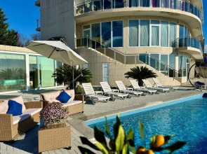 Квартира Сапфир с бассейном и видом на лес