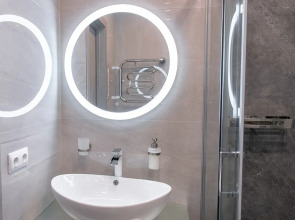 Апартаменты на высоком этаже с видом на мост, недалеко от центра. Брянская 18.