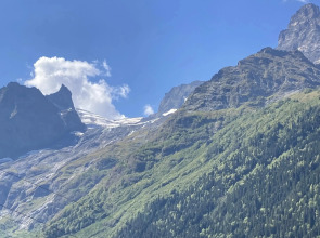 Апартаменты Евродвушка в центре Домбая