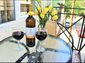 Отель Qeroli old town