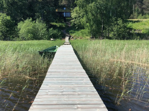 Частный дом Уединенный дом на берегу Ладоги