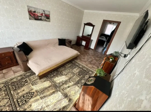 V Tsentre Goroda Aktobe Flat