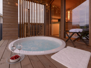 S saunoi, dzhakuzi na terrase Private house