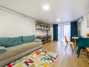 Квартира в эко стиле с собственным двориком для отдыха