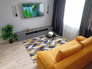 Premial'nye na 4-m etazhe v centre na ul.Zelenaya 25 Apartment