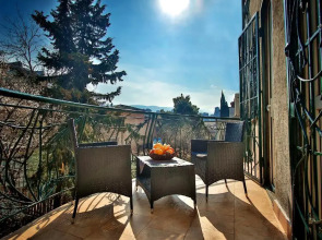 Отель Toma's House