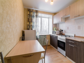 Апартаменты 1 Яр-сутки на Угличской 3