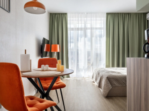 S Dizajnerskim Remontom Flat