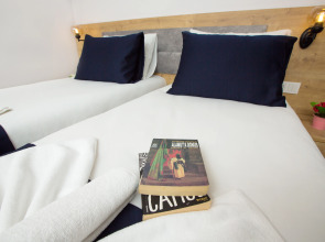 Отель Golden Street