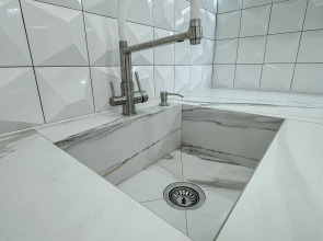 Апартаменты на Чкалова после ремонта, 2 комнаты: гостиная и спальня