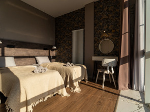 Апартаменты трехкомнатные с панорамным видом на город и море в центре Новороссийска от LetoApart