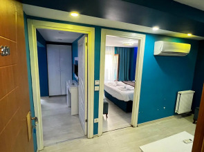 Отель Moon Blue