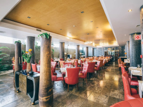 Отель Grand Muthu Forte do Vale