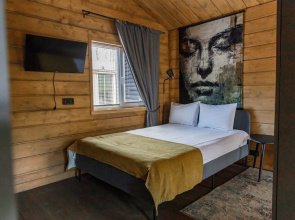 Na Lugovom 35m u reki v centre Zvenigorodava Private House