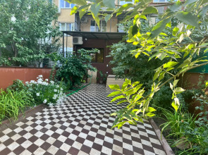 Апартаменты "Эленика" 2-х комнатная Квартира с выходом в парк в Центре города