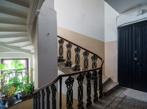 Апартаменты SREDNYAYA PODYACHESKAYA 6 APARTMENTS Просторные трехкомнатные апартаменты Park Lane Inn для 3-х взрослых