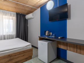 Отель Максим Парк-Лоо