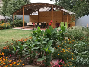 Na Kyizyil-Armeiskoy 17A Guest House