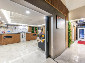 Отель Roys Hotel & Suites