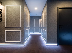 Отель The Queen Hotel