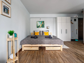 Апартаменты Butyrsky Cozy with Terrace, Parking and King-size Bed