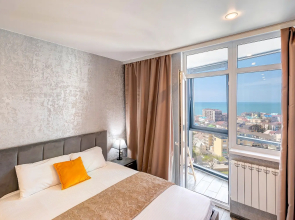 Uyutnye MorskayaSimfonya-2 s balkonom vannoy basseynom na territorii ZhK Apartaments