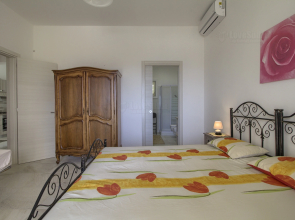 Polo - Relax Front Sea House