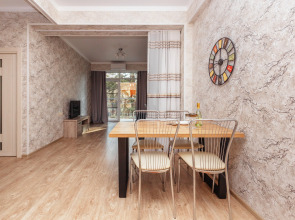 Апартаменты 2-комнатные для семьи с большим балконом