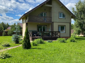 V Lesnykh Ozerakh Private House