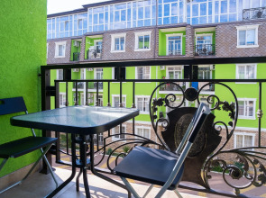 Апартаменты Red Apartments Арт Лайт Сити Апартамент Рафаэль