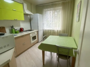 3Kh Komnatnaya Ryadom S Parkom Pobedy 3 Etazh Flat