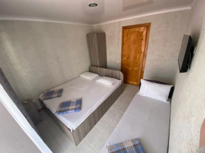 V Vityazevo Guest House