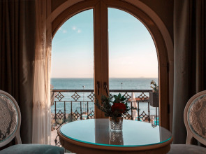 Отель Seven Hills Palace