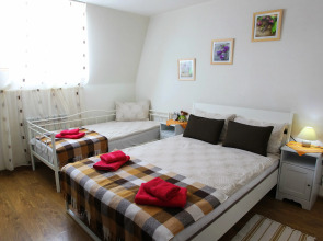 Отель Iceberg House