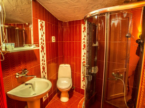 Отель Qeroli old town