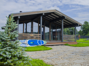 U Reki S 3 Spalnyami Private House