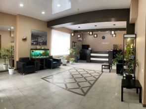 Leks Hotel