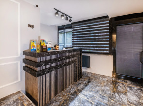 Отель The Queen Hotel