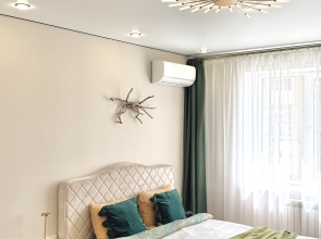 S Vidom na Gory Izumrudnoye Shale Flat
