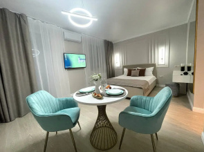 U Morya Tiffany Flat