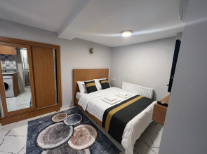 Апартаменты City Center Serenity: Stylish Studios