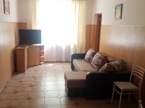 Отель Пчела