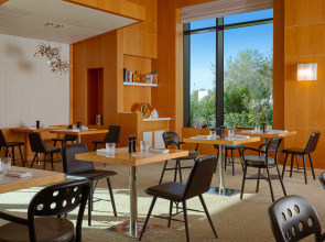 Отель Baku Marriott Hotel Boulevard