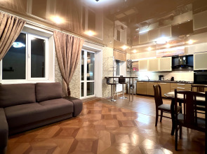 Квартира 3-комнатная Видовая Yarapartments на Набережной