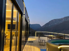 Uyutny Dom v Gorakh Fiagdon Private House